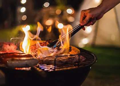 Grillen oder Kochen uber dem Lagerfeuer